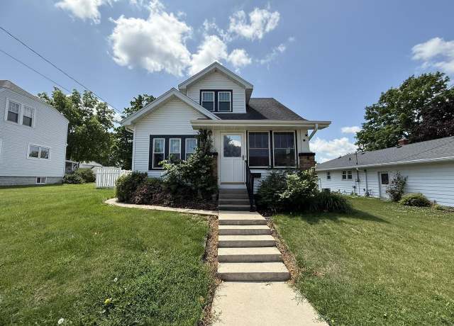 Property at 810 10th St, Monroe, WI 53566, 3 beds, 1.5 baths