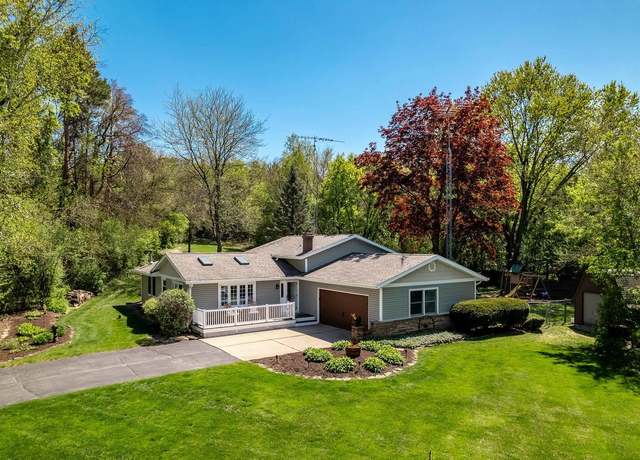 Property at 7929 N Pine View Dr, Edgerton, WI 53534, 3 beds, 2.5 baths