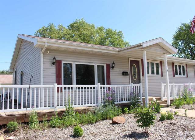 Property at 805 Prairie St, Mauston, WI 53948, 3 beds, 1 bath