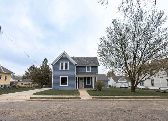 Property at 214 W Clarence St, Dodgeville, WI 53533, 3 beds, 2 baths
