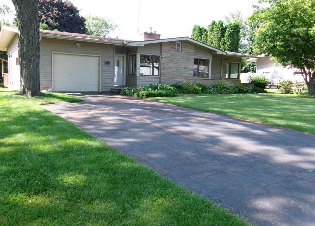 Property at 116 Mohawk Dr, Beaver Dam, WI 53916, 2 beds, 1.5 baths