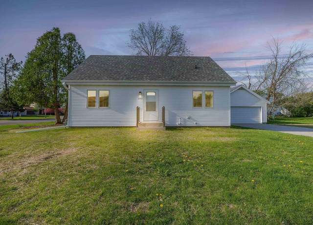 Property at 1015 Meadow St, Watertown, WI 53094, 3 beds, 1.5 baths