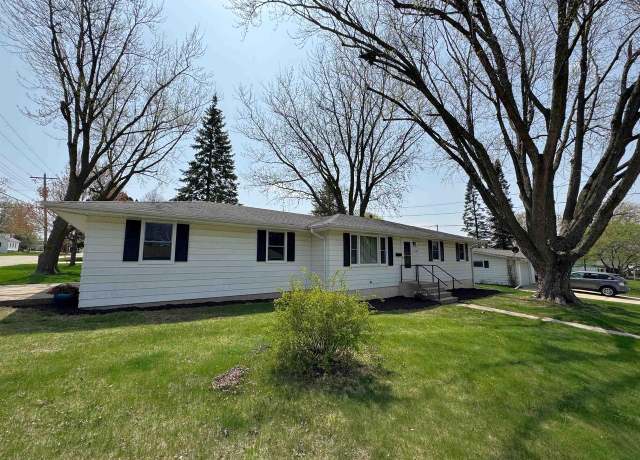 Property at 820 21st St, Monroe, WI 53566, 3 beds, 2 baths