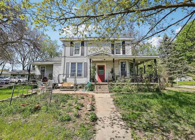 Property at 604 9th Ave, Baraboo, WI 53913, 3 beds, 2 baths
