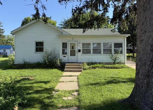Property at 122 E Dodge St, Dodgeville, WI 53533, 2 beds, 1 bath