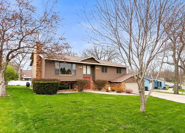 Property at 449 Winnebago Ave, Portage, WI 53901, 3 beds, 2.5 baths