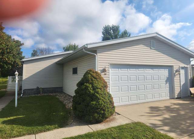 Property at 450 Red Spruce Ave, Baraboo, WI 53913, 3 beds, 2 baths
