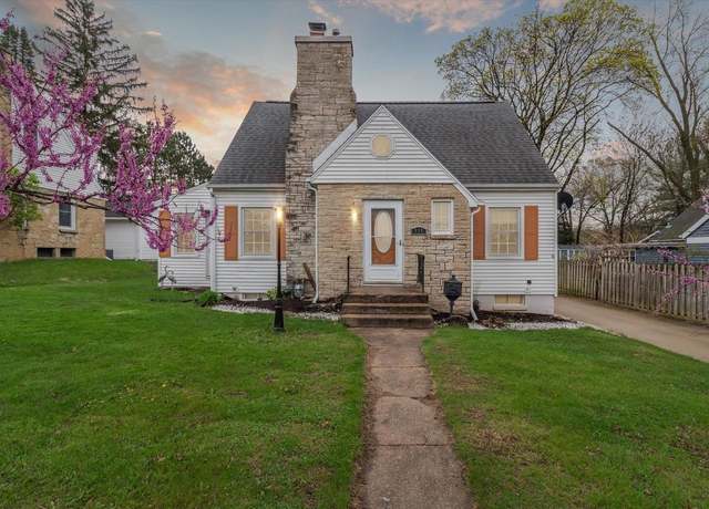 Property at 611 Pearl St, Edgerton, WI 53534, 3 beds, 1.5 baths