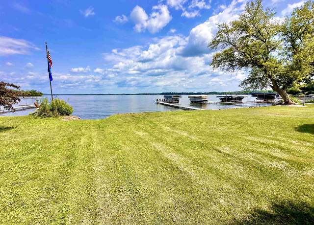 Property at 2100 Barber Dr, Stoughton, WI 53589, 3 beds, 3 baths
