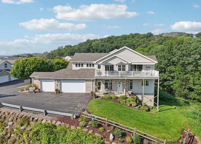 Property at W11574 Island View Ct, Lodi, WI 53555, 3 beds, 3 baths