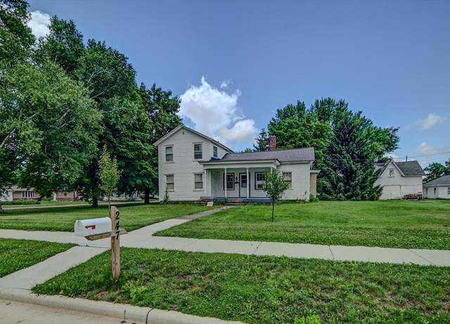 Property at 247 W Monroe St, Spring Green, WI 53588, 4 beds, 1 bath