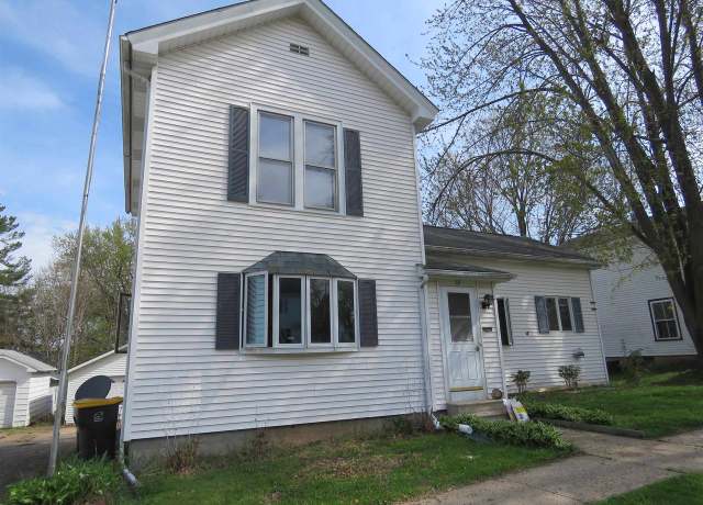 Property at 169 W Moore St, Berlin, WI 54923, 3 beds, 1 bath