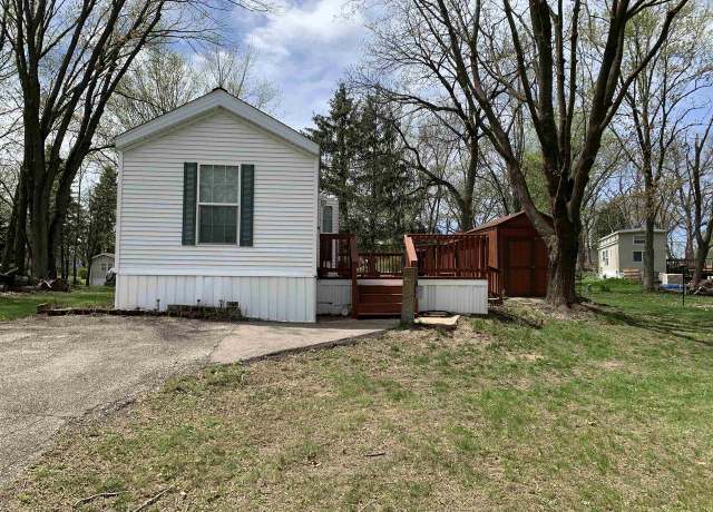 Property at 215 Skyway Dr, Edgerton, WI 53534, 2 beds, 1 bath