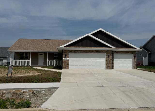 Property at 3527 Pickard Dr, Janesville, WI 53546, 3 beds, 2 baths