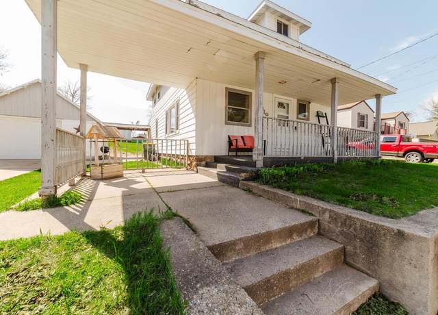 Property at 619 Myrtle St, Reedsburg, WI 53959, 4 beds, 2 baths