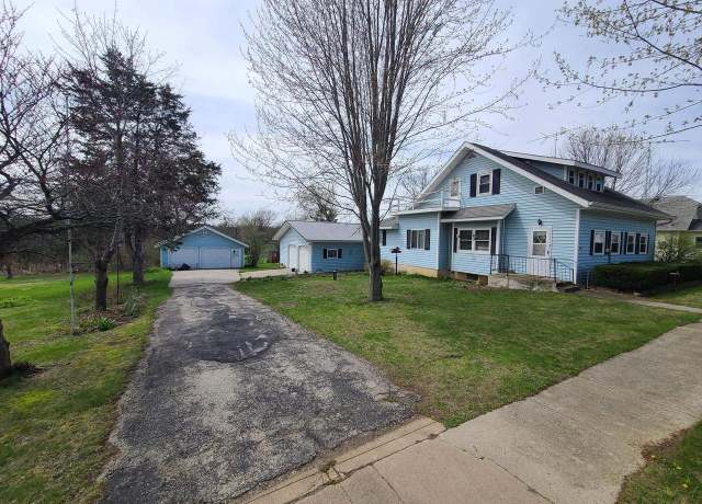Property at W6391 E Oak St, Dalton, WI 53926, 3 beds, 2.5 baths