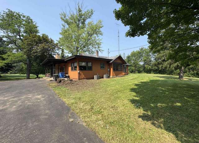 Property at 2251 River Rd, Wisconsin Dells, WI 53965, 3 beds, 1.5 baths