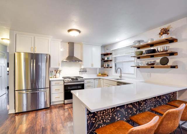 Property at 422 Wilson St, Sun Prairie, WI 53590, 3 beds, 1.5 baths