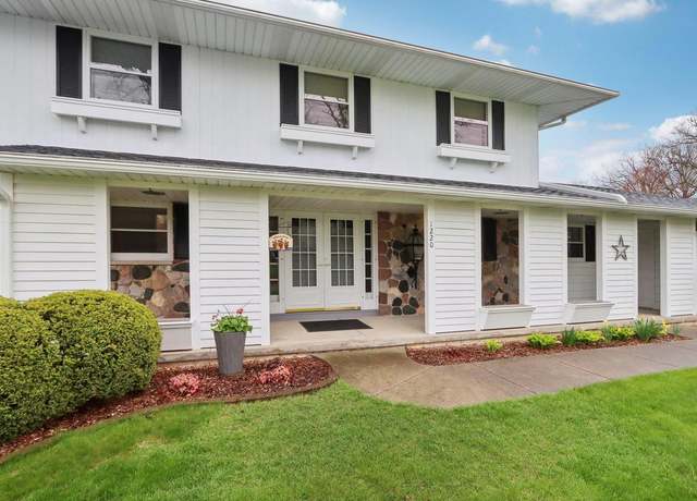 Property at 1220 Hickory Dr, Jefferson, WI 53549, 4 beds, 2.5 baths