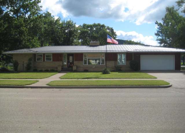 Property at 620 S Buchanan St, Prairie Du Chien, WI 53821, 5 beds, 2.5 baths