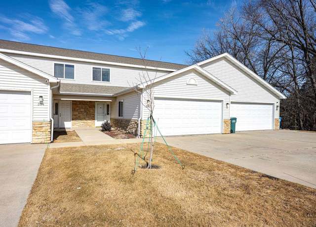 Property at 302 Mine Rd, Baraboo, WI 53913, 2 beds, 2 baths