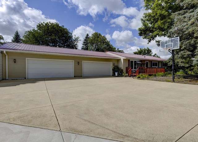 Property at 2765 Oak Knoll Ln, Stoughton, WI 53589, 4 beds, 2.5 baths