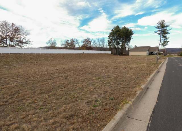 Property at 133 Pine Circle Dr, Boscobel, WI 53805