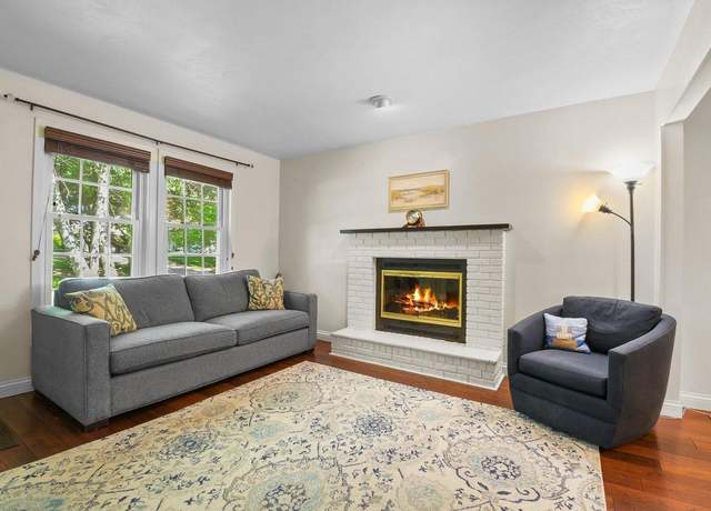 Property at 2 Oak Glen Ct, Madison, WI 53717, 3 beds, 2.5 baths