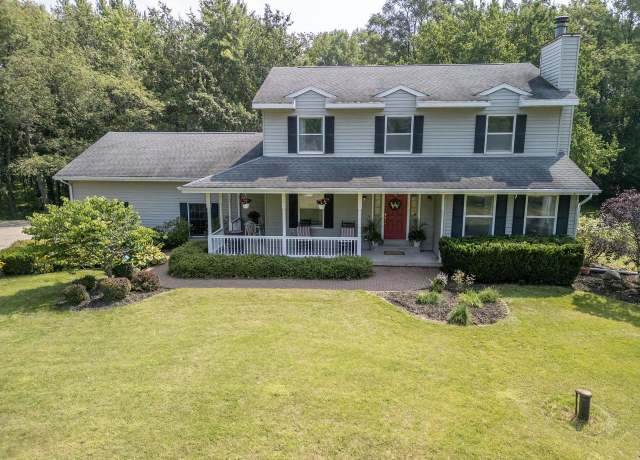 Property at 6224 N St Andrews Dr, Janesville, WI 53545, 4 beds, 3.5 baths