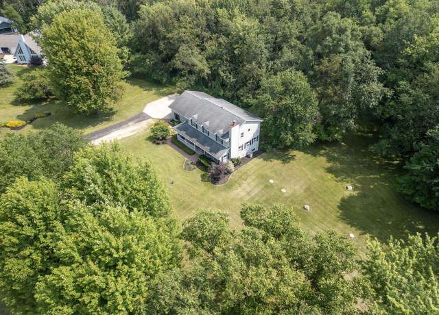 Property at 6224 N St Andrews Dr, Janesville, WI 53545, 4 beds, 3.5 baths