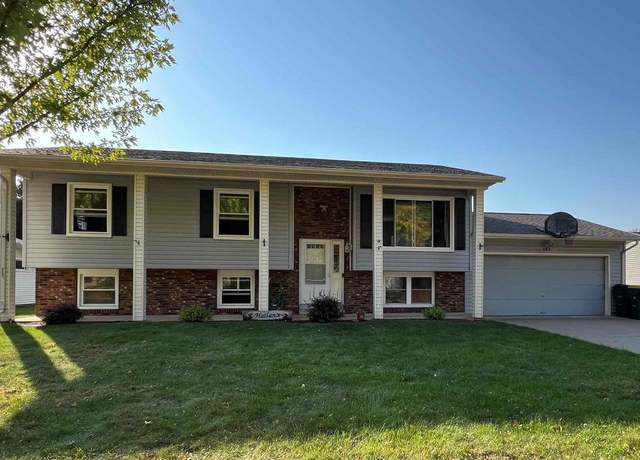 Property at 141 Pedretti Pkwy, Prairie Du Chien, WI 53821, 5 beds, 2 baths