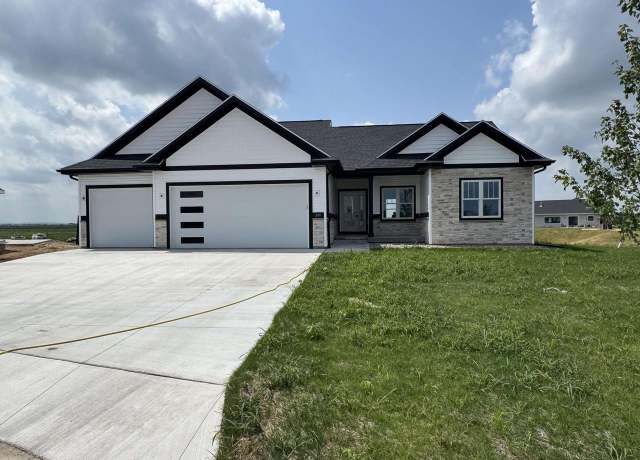 Property at 260 Falcon Ct, Sauk City, WI 53583, 3 beds, 2.5 baths