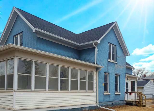 Property at 1335 Farnam St, La Crosse, WI 54601, 4 beds, 1 bath