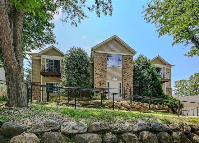 Property at 2822 Cimarron Trl, Madison, WI 53719, 2 beds, 2 baths