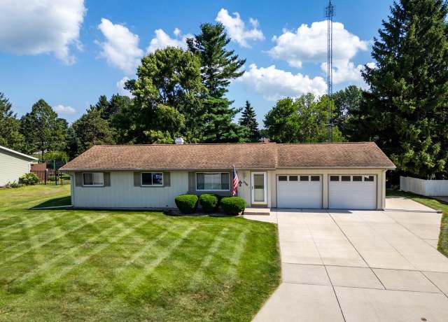 Property at 3256 Hampshire Rd, Janesville, WI 53546, 3 beds, 2 baths