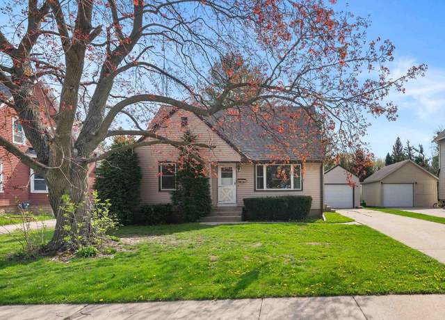 Property at 348 Juneau Ave, Juneau, WI 53039, 3 beds, 1.5 baths