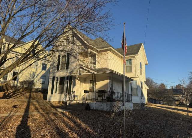 Property at 209 Washington St, Mineral Point, WI 53565, 3 beds, 1.5 baths