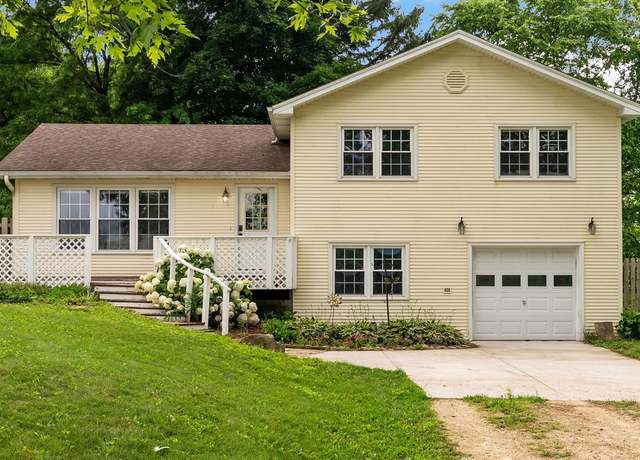 Property at 5801 Town Hall Dr, Sun Prairie, WI 53590, 5 beds, 2 baths