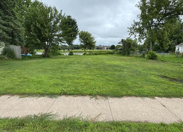Property at 632 W Delavan Dr, Janesville, WI 53546