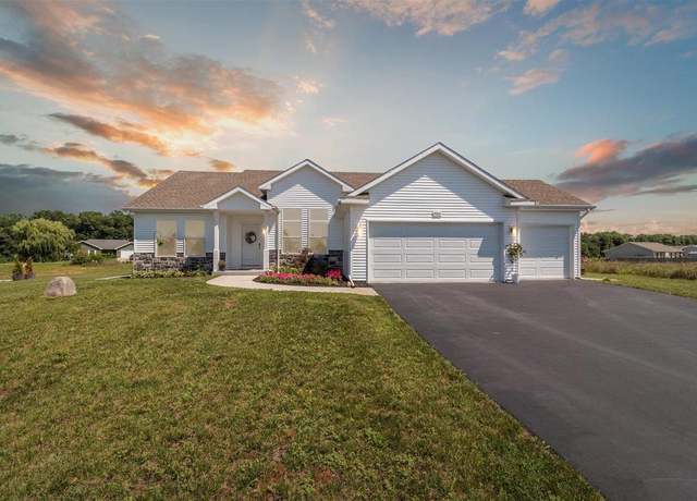 Property at N4104 Country Club Dr, Brodhead, WI 53520, 3 beds, 2 baths