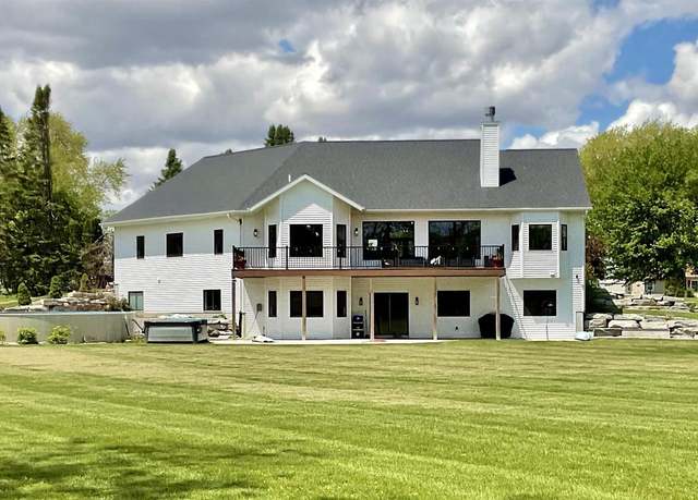 Property at W10559 Hickory Point Rd, Beaver Dam, WI 53916, 5 beds, 3 baths