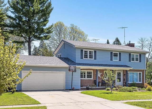 Property at 1025 Newbury St, Ripon, WI 54971, 4 beds, 2 baths