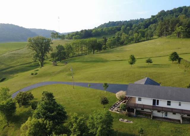 Property at 21510 County Highway D, Richland Center, WI 53581, 6 beds, 3 baths