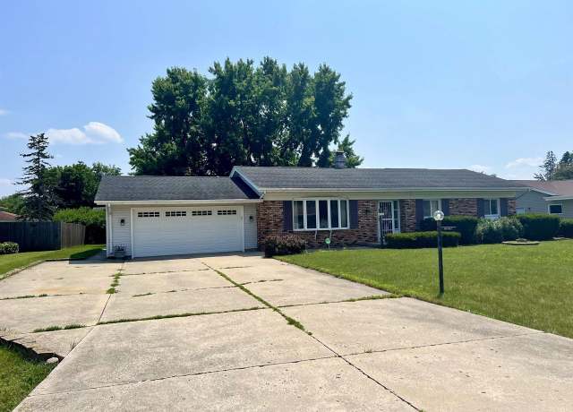 Property at 826 E Holly Rd, Beloit, WI 53511, 3 beds, 3 baths