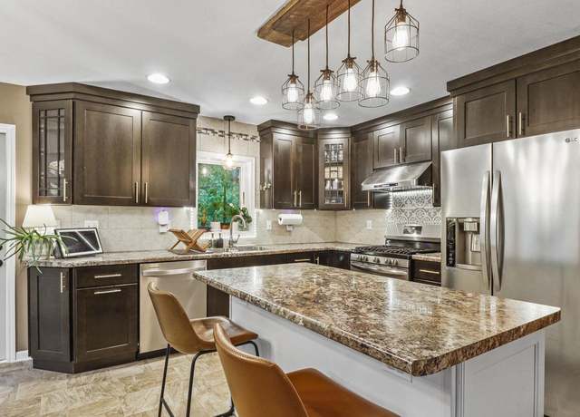 Property at 615 Hyland Dr, Stoughton, WI 53589, 3 beds, 1.5 baths