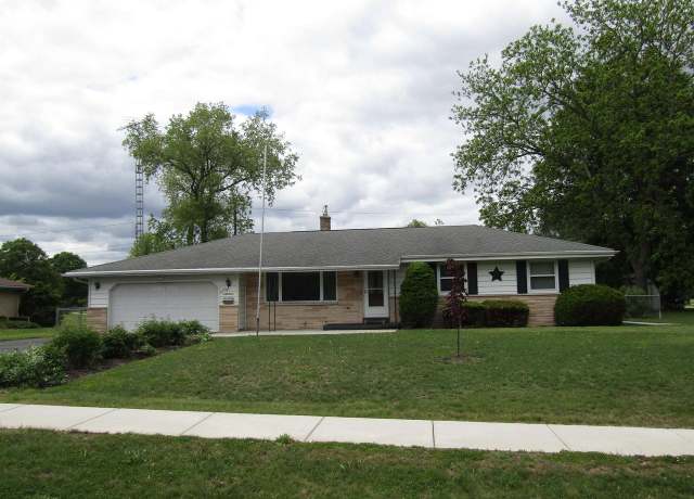 Property at 2374 S Park Ave, Beloit, WI 53511, 3 beds, 1.5 baths