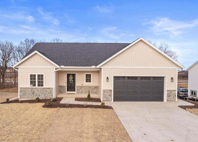 Property at 425 Gunderson Dr, Portage, WI 53901, 3 beds, 2 baths