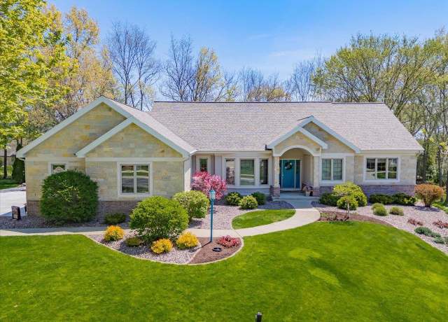 Property at 1813 Pineview Dr, Verona, WI 53593, 5 beds, 4 baths
