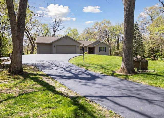 Property at 2015 W Glenmoor Ln, Janesville, WI 53545, 3 beds, 2 baths