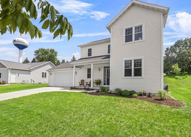Property at 450 Highview Ln, Columbus, WI 53925, 4 beds, 2.5 baths